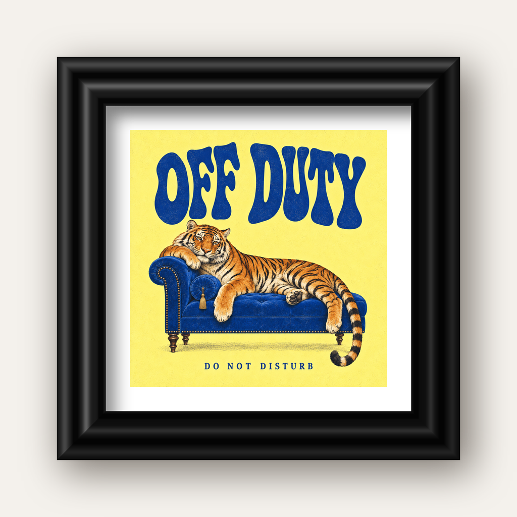 Off Duty Dinlenen Kaplan İllüstrasyonlu Poster — siyah galeri çerçeveli paspartulu