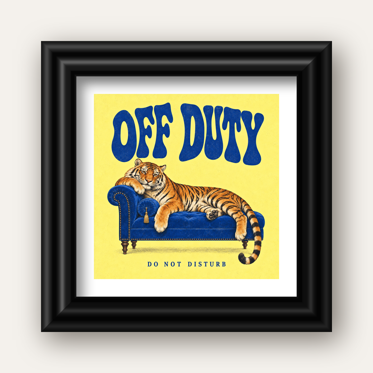 Off Duty Dinlenen Kaplan İllüstrasyonlu Poster — siyah galeri çerçeveli paspartulu