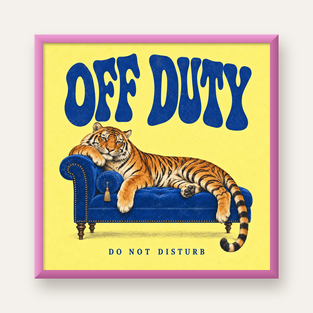 Off Duty Dinlenen Kaplan İllüstrasyonlu Poster — pembe çerçeveli