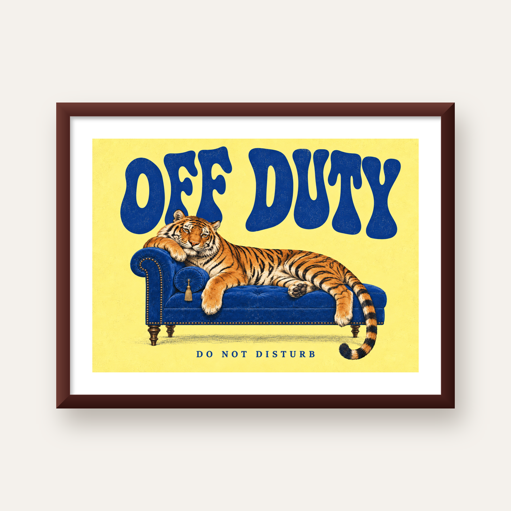 Off Duty Dinlenen Kaplan İllüstrasyonlu Poster — ceviz çerçeveli paspartulu