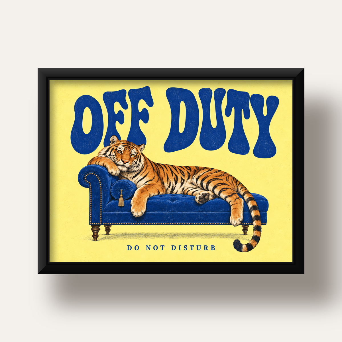 Off Duty Dinlenen Kaplan İllüstrasyonlu Poster — siyah derin çerçeveli