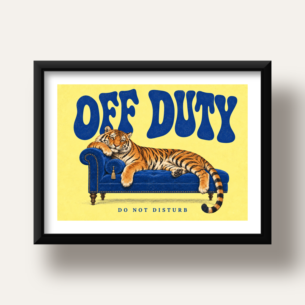 Off Duty Dinlenen Kaplan İllüstrasyonlu Poster — siyah derin çerçeveli paspartulu