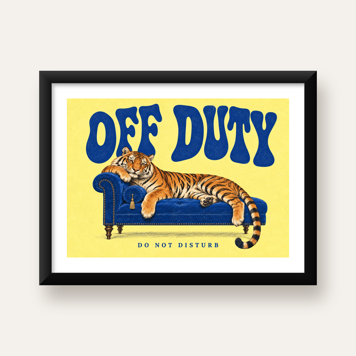 Off Duty Dinlenen Kaplan İllüstrasyonlu Poster — Yatay baskı, beyaz paspartulu
