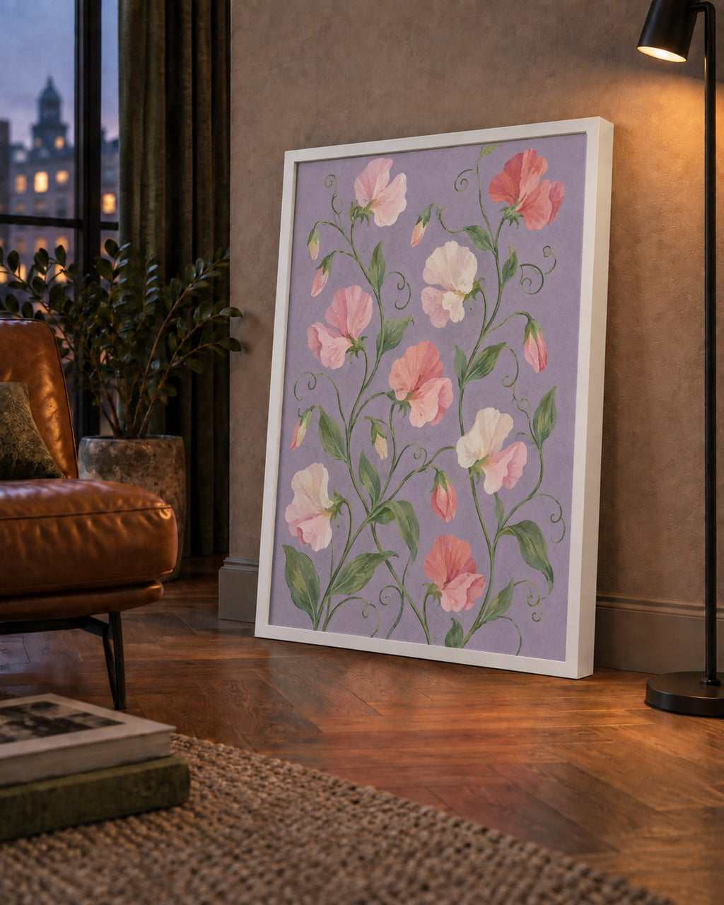 Mor Zeminde Pastel Suluboya Çiçek Desenli Poster — çerçeveli hâliyle bir ev duvarında