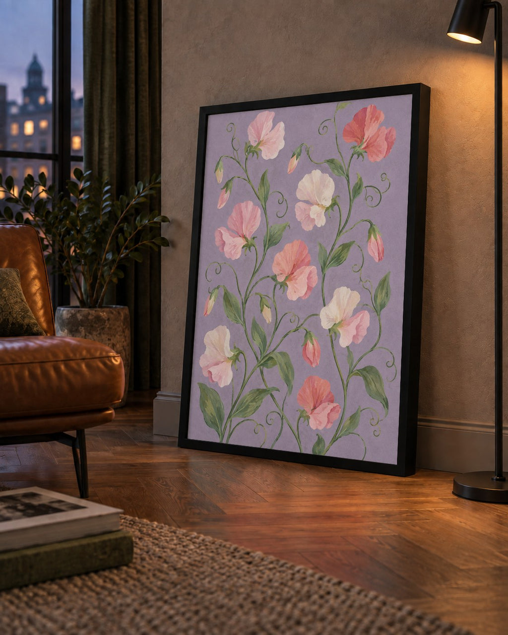 Mor Zeminde Pastel Suluboya Çiçek Desenli Poster — çerçeveli hâliyle bir ev duvarında