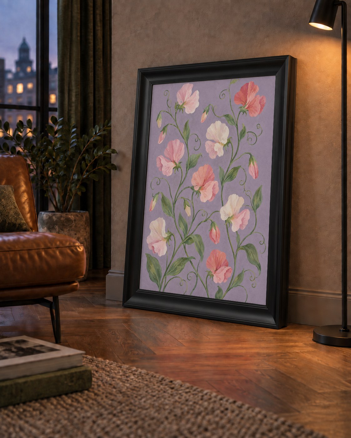 Mor Zeminde Pastel Suluboya Çiçek Desenli Poster — çerçeveli hâliyle bir ev duvarında