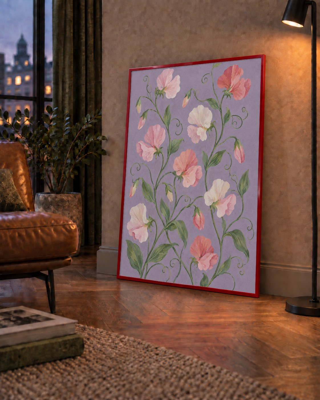 Mor Zeminde Pastel Suluboya Çiçek Desenli Poster — çerçeveli hâliyle bir ev duvarında