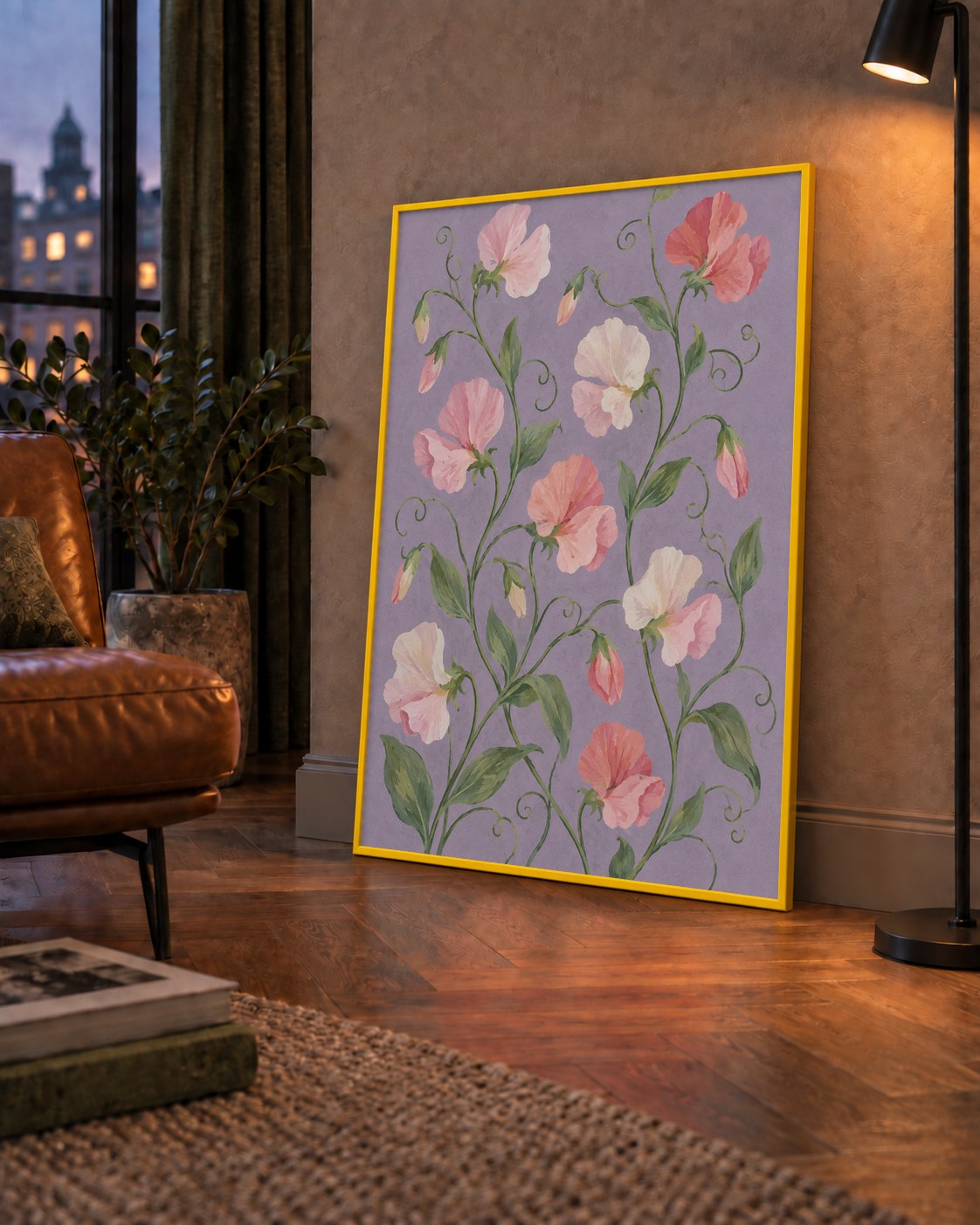 Mor Zeminde Pastel Suluboya Çiçek Desenli Poster — çerçeveli hâliyle bir ev duvarında