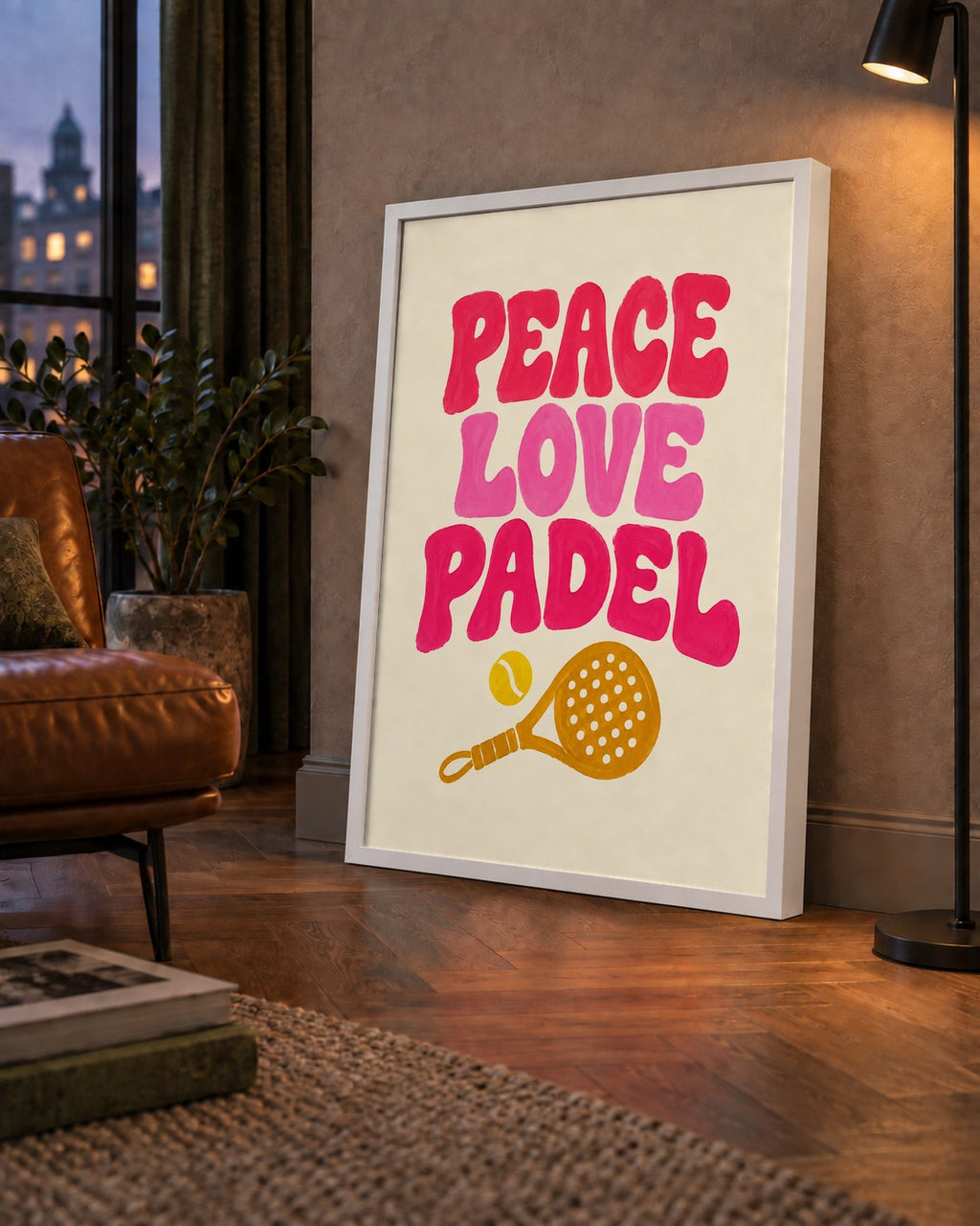 Peace Love Padel Poster – Eğlenceli Padel ve Barış Temalı Duvar Posteri — çerçeveli hâliyle bir ev duvarında