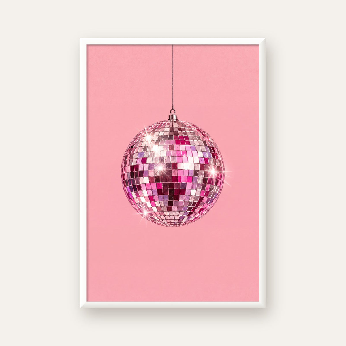 Pembe Diskokugusu Modern Minimal Poster Duvar Dekoru — beyaz çerçeveli dikey poster
