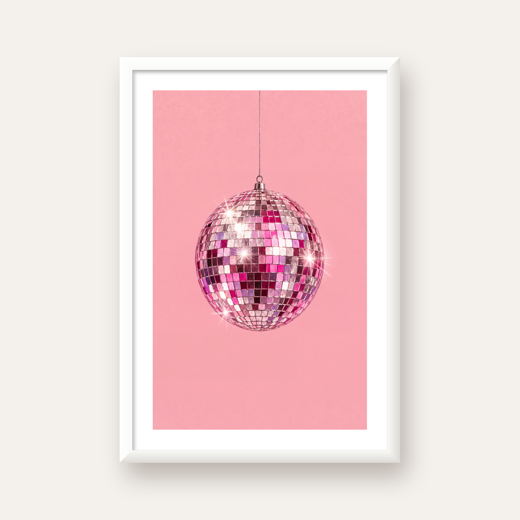 Pembe Diskokugusu Modern Minimal Poster Duvar Dekoru — beyaz çerçeveli dikey poster
