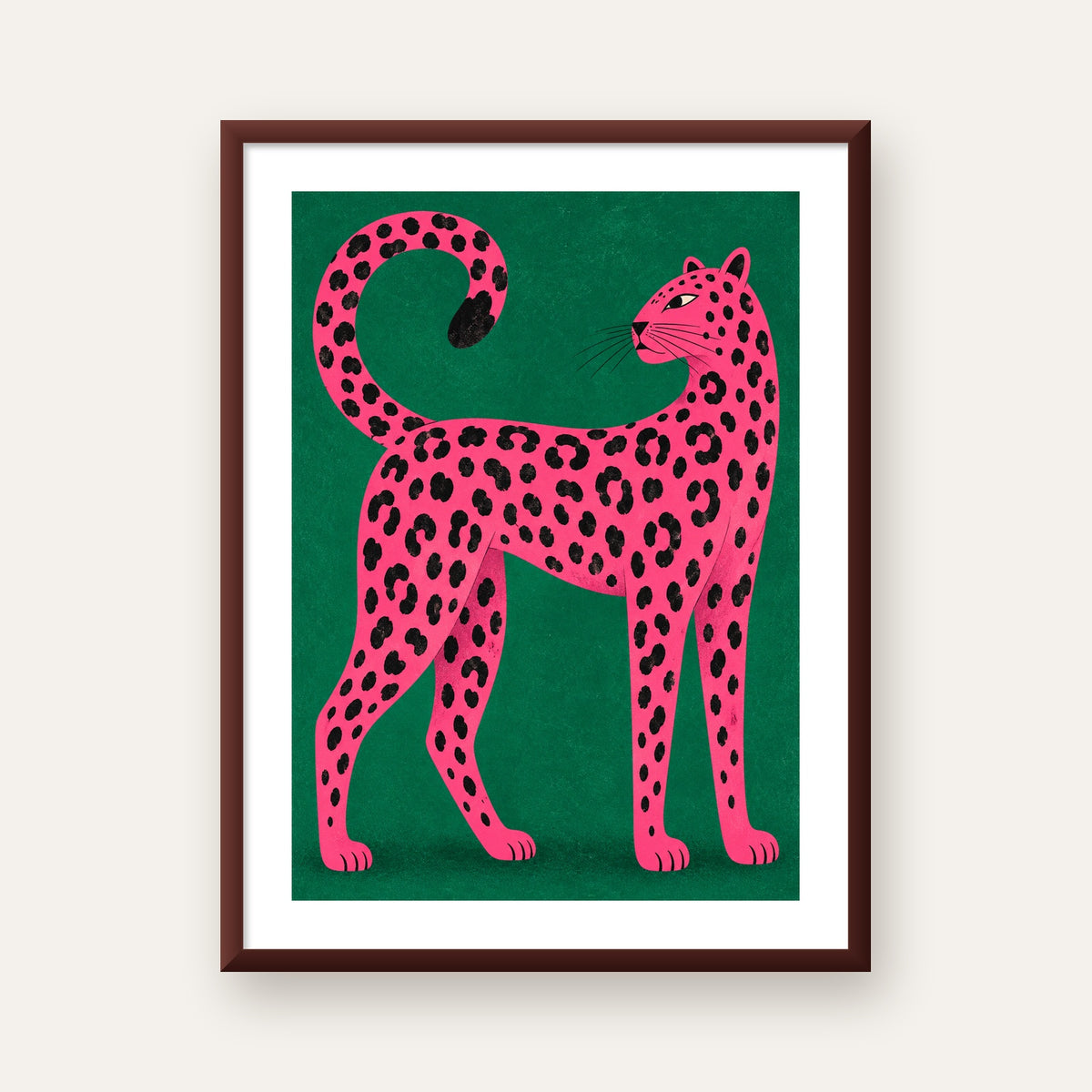 Yeşil Fonlu Pembe Leopar Modern Duvar Posteri — ceviz çerçeveli paspartulu