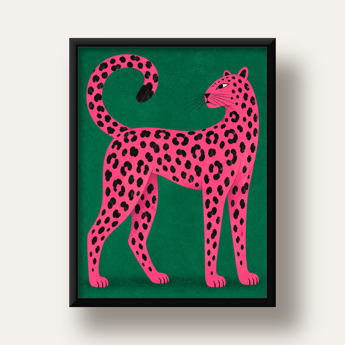 Yeşil Fonlu Pembe Leopar Modern Duvar Posteri — siyah derin çerçeveli