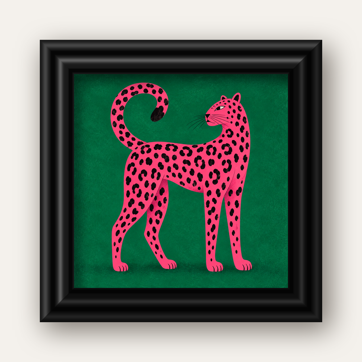 Yeşil Fonlu Pembe Leopar Modern Duvar Posteri — siyah galeri çerçeveli
