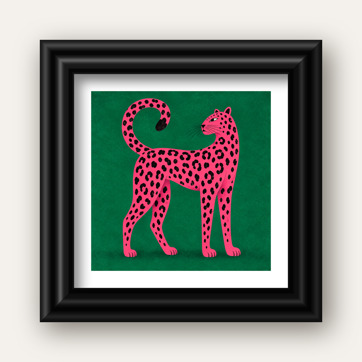 Yeşil Fonlu Pembe Leopar Modern Duvar Posteri — siyah galeri çerçeveli paspartulu