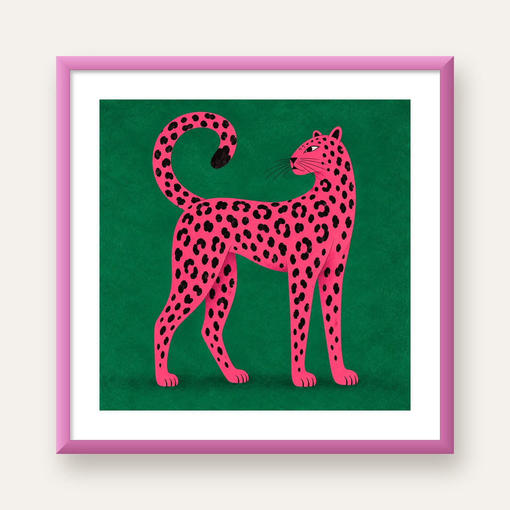 Yeşil Fonlu Pembe Leopar Modern Duvar Posteri — pembe çerçeveli paspartulu