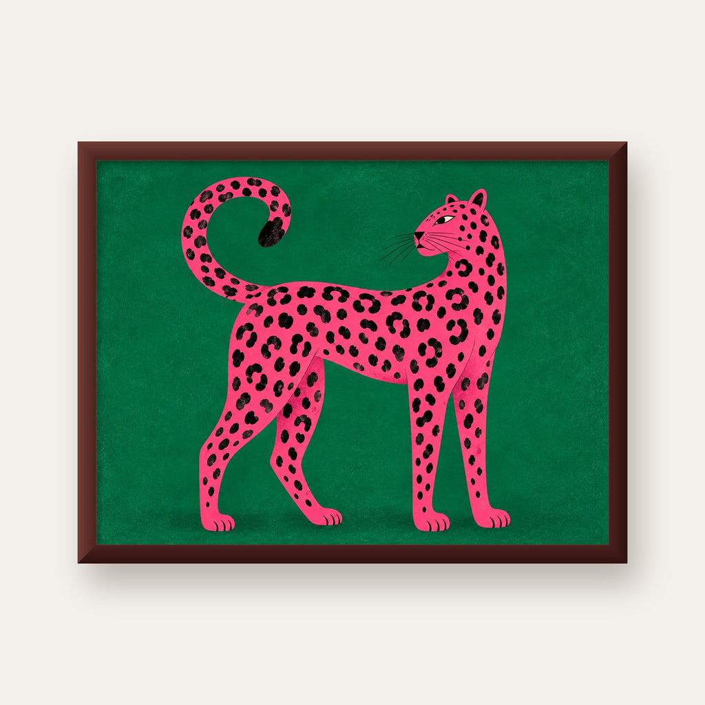 Yeşil Fonlu Pembe Leopar Modern Duvar Posteri — ceviz çerçeveli