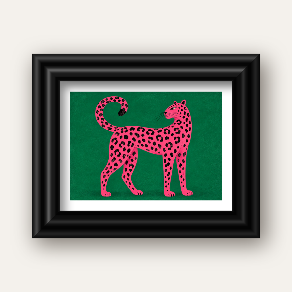 Yeşil Fonlu Pembe Leopar Modern Duvar Posteri — siyah galeri çerçeveli paspartulu