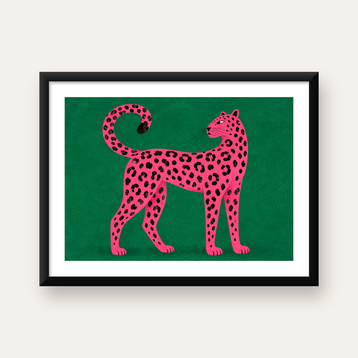 Yeşil Fonlu Pembe Leopar Modern Duvar Posteri — Yatay baskı, beyaz paspartulu