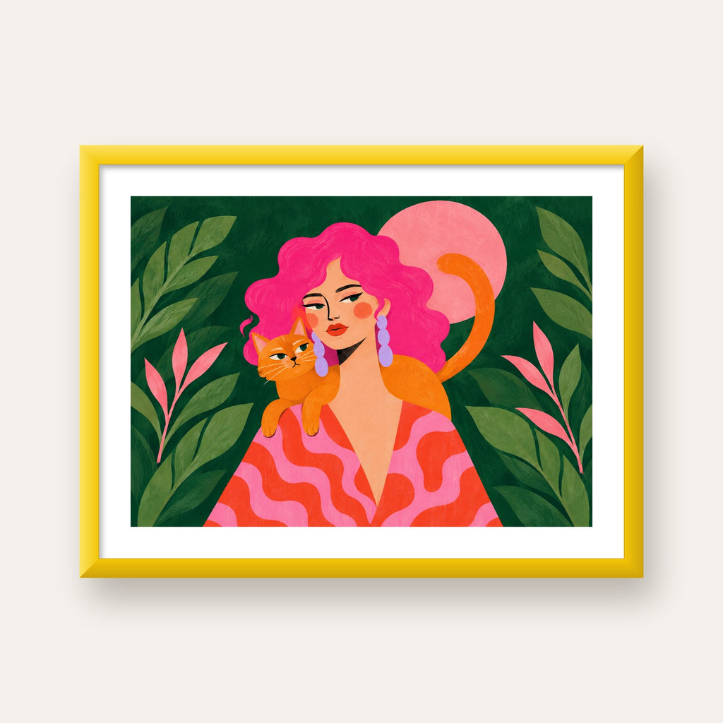 Pembe Saçlı Kadın ve Turuncu Kedi İllüstrasyon Poster — sarı çerçeveli paspartulu
