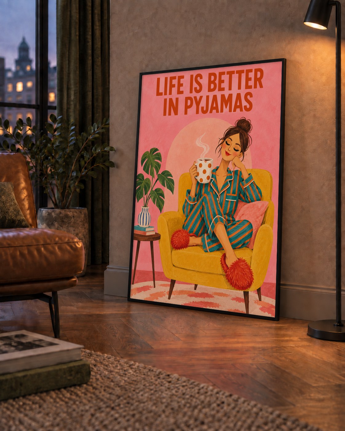 Pembe Arka Planlı Pijamalı Kadın Modern Poster — çerçeveli hâliyle bir ev duvarında