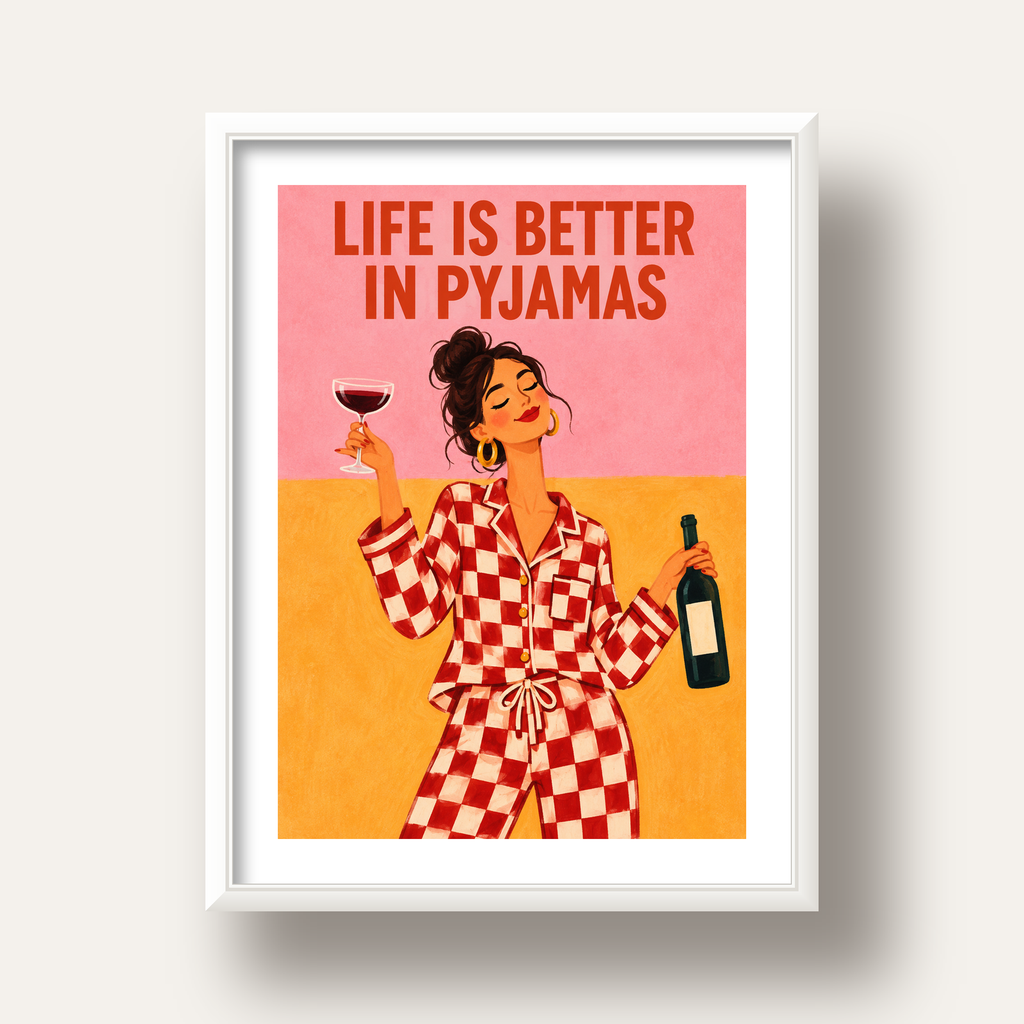 Kareli Pijama ve Şaraplı Renkli Poster – Life is Better in Pyjamas — beyaz derin çerçeveli paspartulu