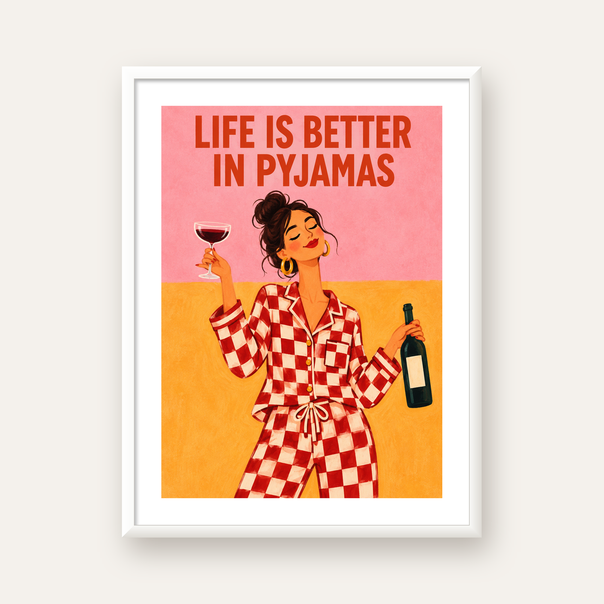 Kareli Pijama ve Şaraplı Renkli Poster – Life is Better in Pyjamas — beyaz çerçeveli dikey poster