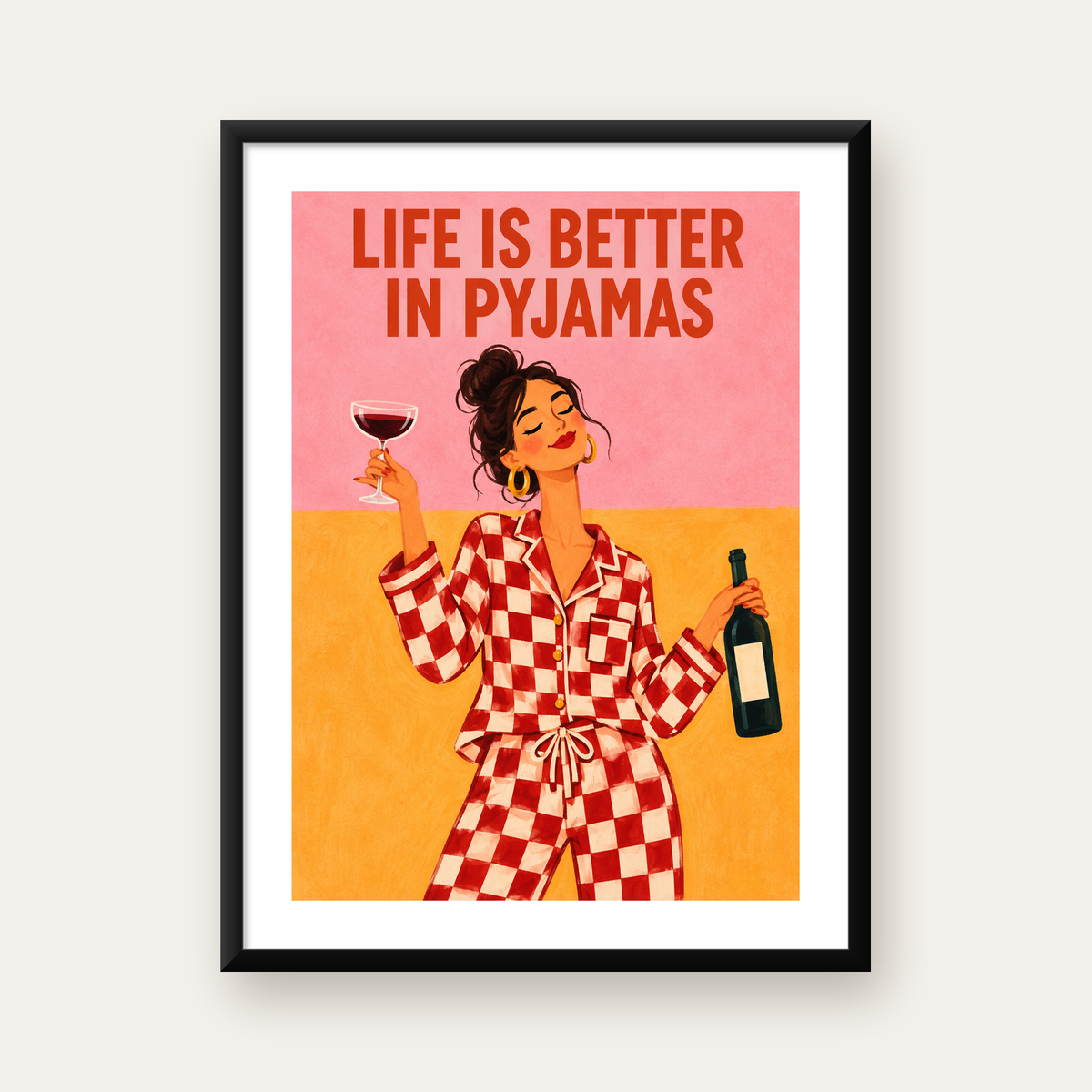 Kareli Pijama ve Şaraplı Renkli Poster – Life is Better in Pyjamas — Dikey baskı, beyaz paspartulu