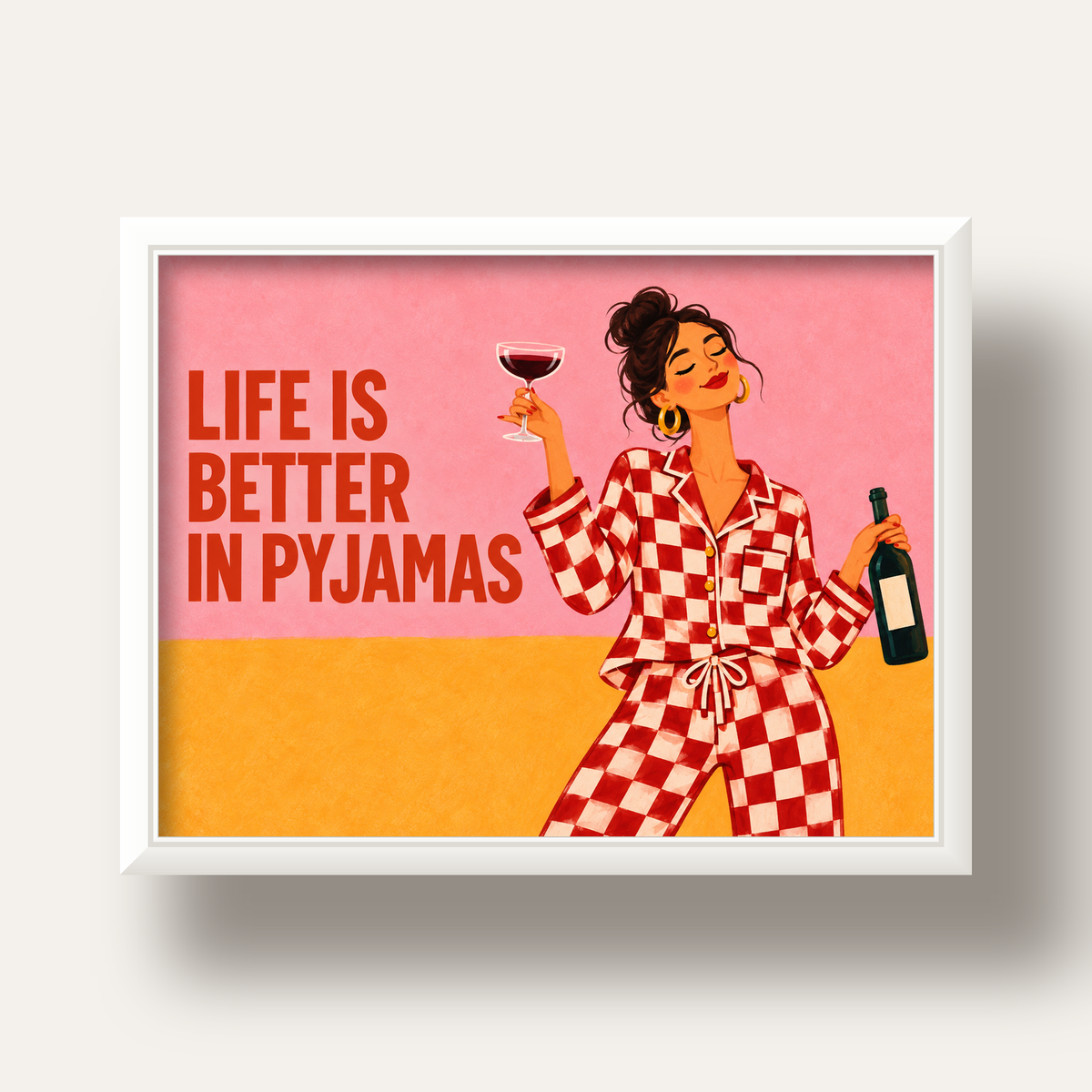 Kareli Pijama ve Şaraplı Renkli Poster – Life is Better in Pyjamas — beyaz derin çerçeveli