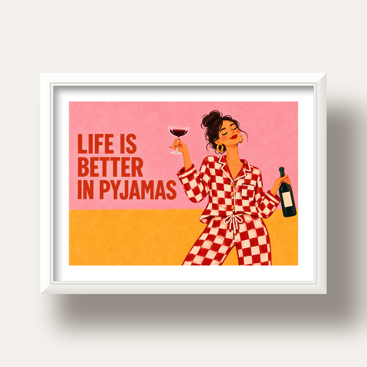 Kareli Pijama ve Şaraplı Renkli Poster – Life is Better in Pyjamas — beyaz derin çerçeveli paspartulu