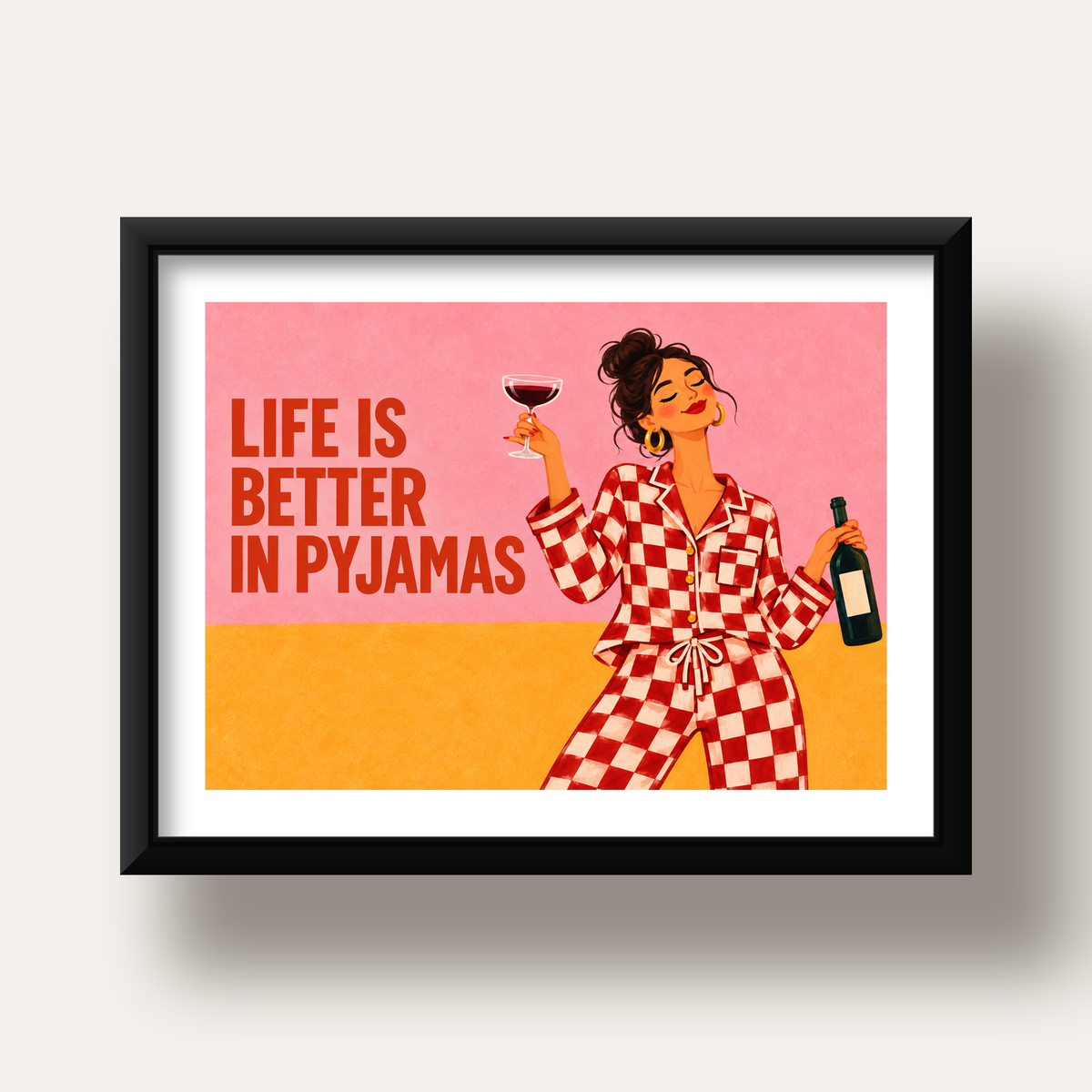 Kareli Pijama ve Şaraplı Renkli Poster – Life is Better in Pyjamas — siyah derin çerçeveli paspartulu