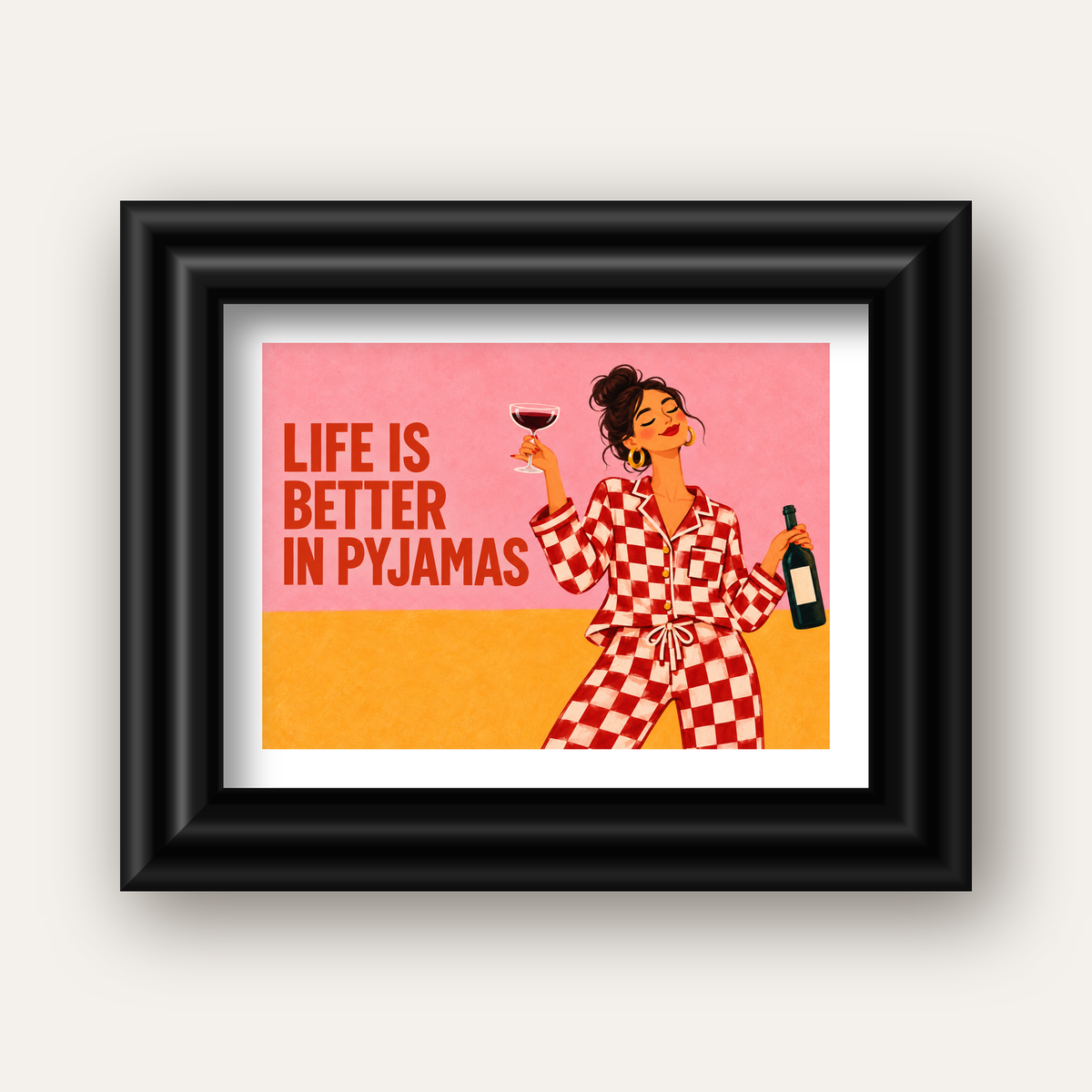 Kareli Pijama ve Şaraplı Renkli Poster – Life is Better in Pyjamas — siyah galeri çerçeveli paspartulu