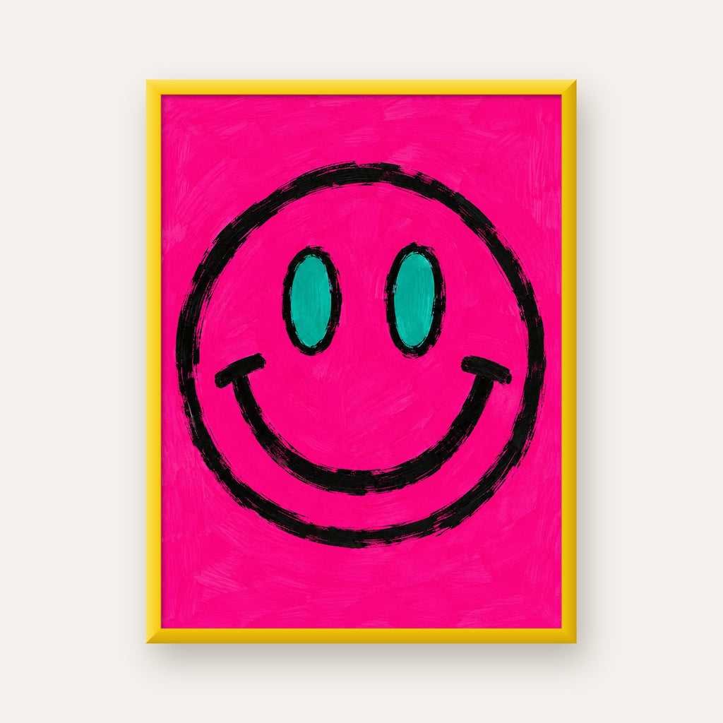 Pembe Zeminli Modern Gülümseyen Yüz Poster — sarı çerçeveli