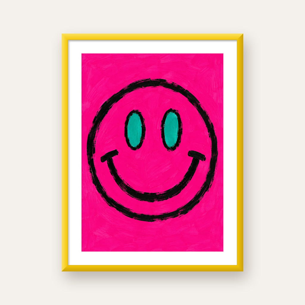 Pembe Zeminli Modern Gülümseyen Yüz Poster — sarı çerçeveli paspartulu