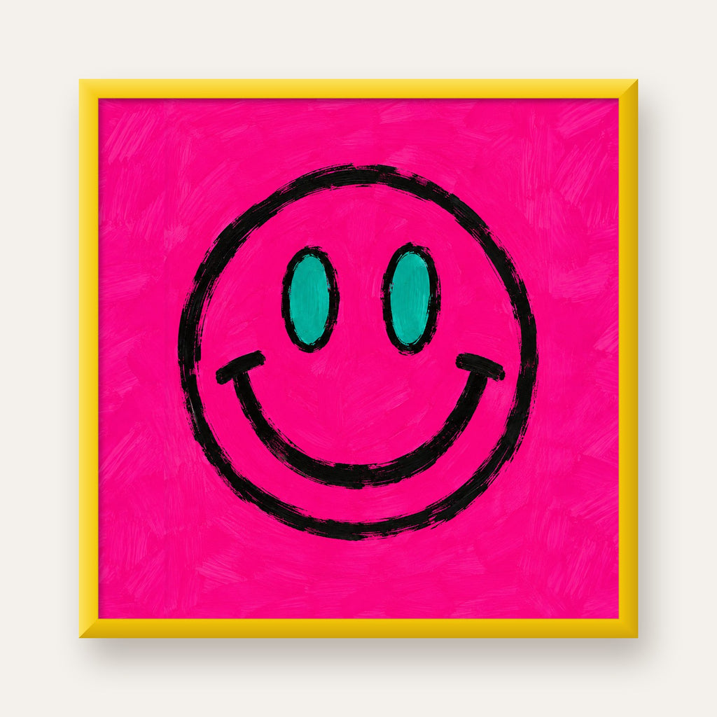 Pembe Zeminli Modern Gülümseyen Yüz Poster — sarı çerçeveli
