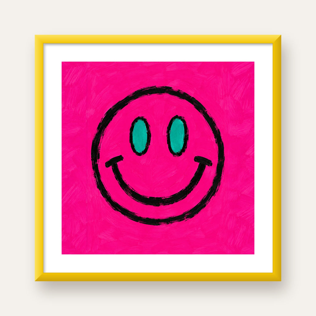 Pembe Zeminli Modern Gülümseyen Yüz Poster — sarı çerçeveli paspartulu