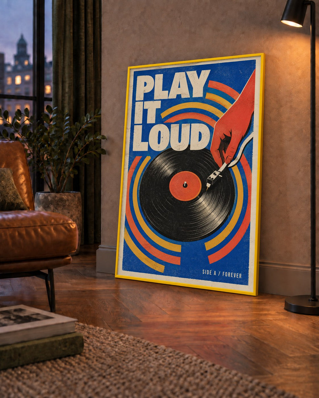 PLAY IT LOUD Retro Vinil Plak & Müzik Temalı Poster — çerçeveli hâliyle bir ev duvarında