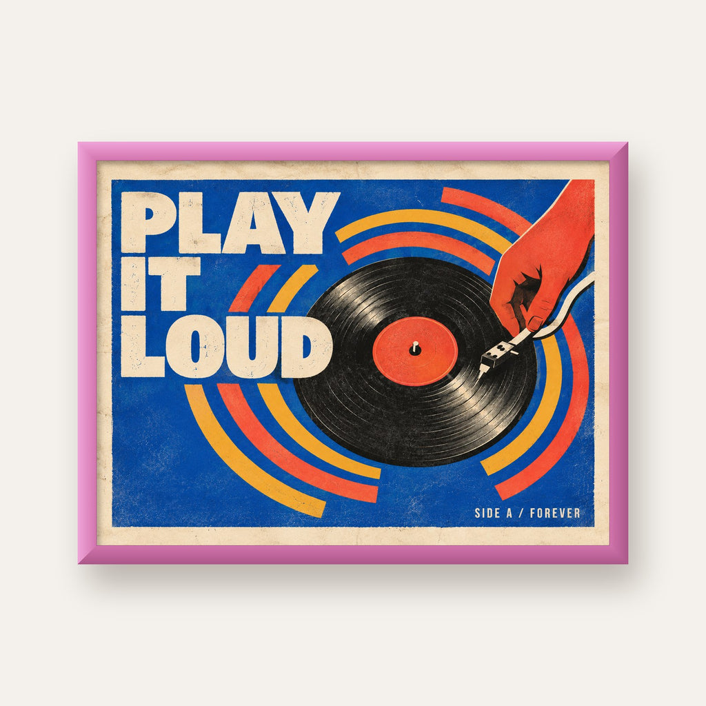 PLAY IT LOUD Retro Vinil Plak & Müzik Temalı Poster — pembe çerçeveli