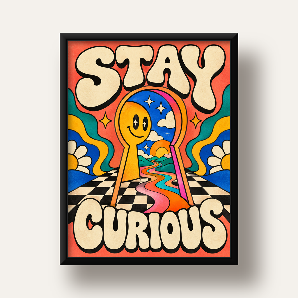 Psikedelik Anahtar Deliği ve STAY CURIOUS Poster Baskı — siyah derin çerçeveli