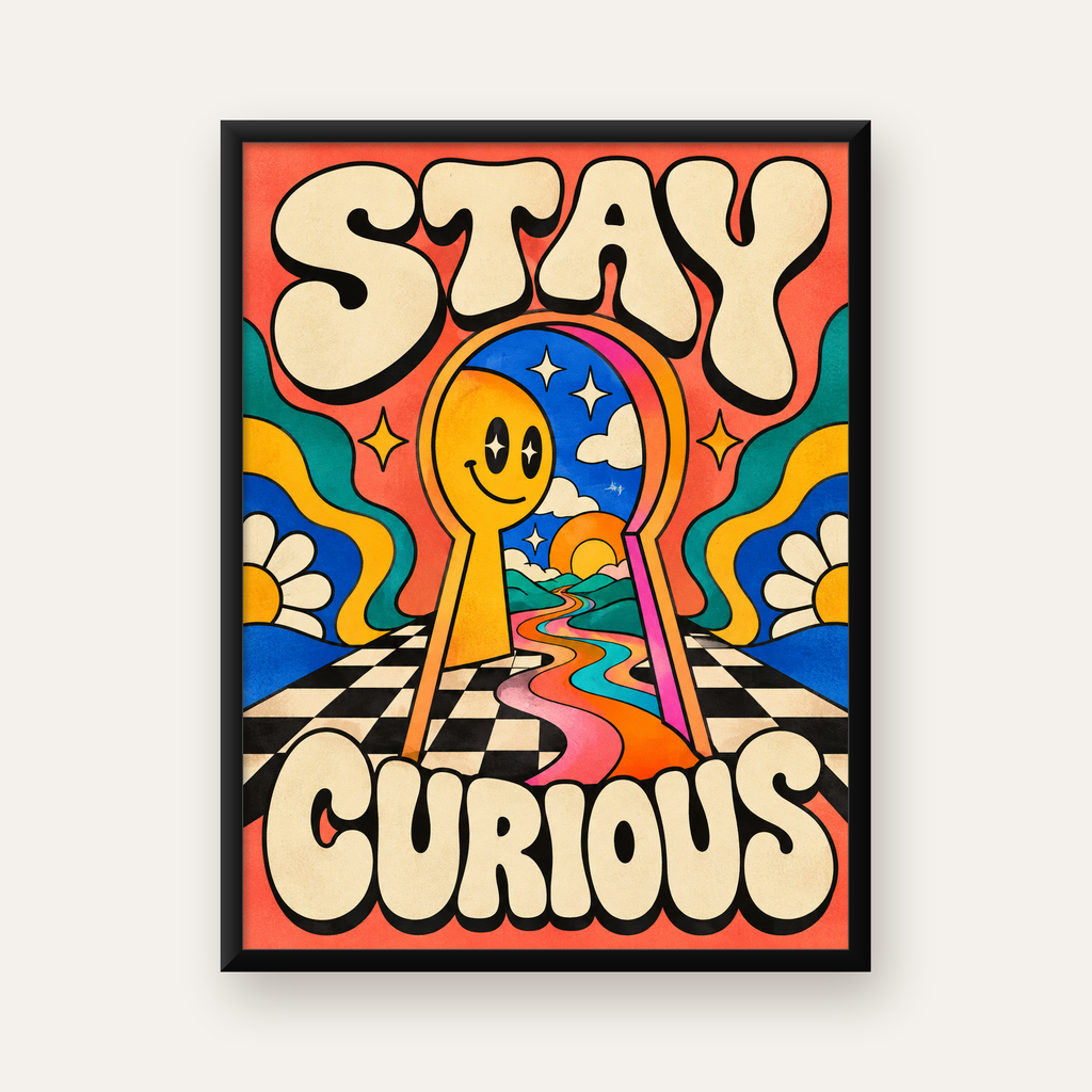 Psikedelik Anahtar Deliği ve STAY CURIOUS Poster Baskı — Dikey baskı, düz siyah çerçeveli duvar posteri