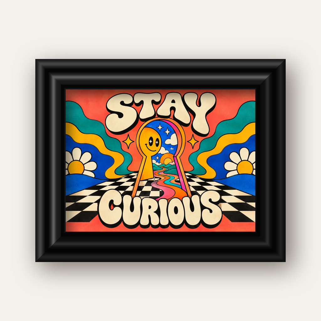 Psikedelik Anahtar Deliği ve STAY CURIOUS Poster Baskı — siyah galeri çerçeveli