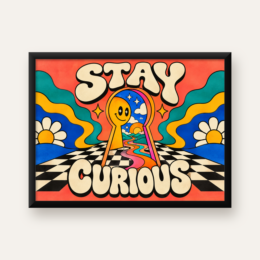 Psikedelik Anahtar Deliği ve STAY CURIOUS Poster Baskı — Yatay baskı, düz siyah çerçeveli duvar posteri