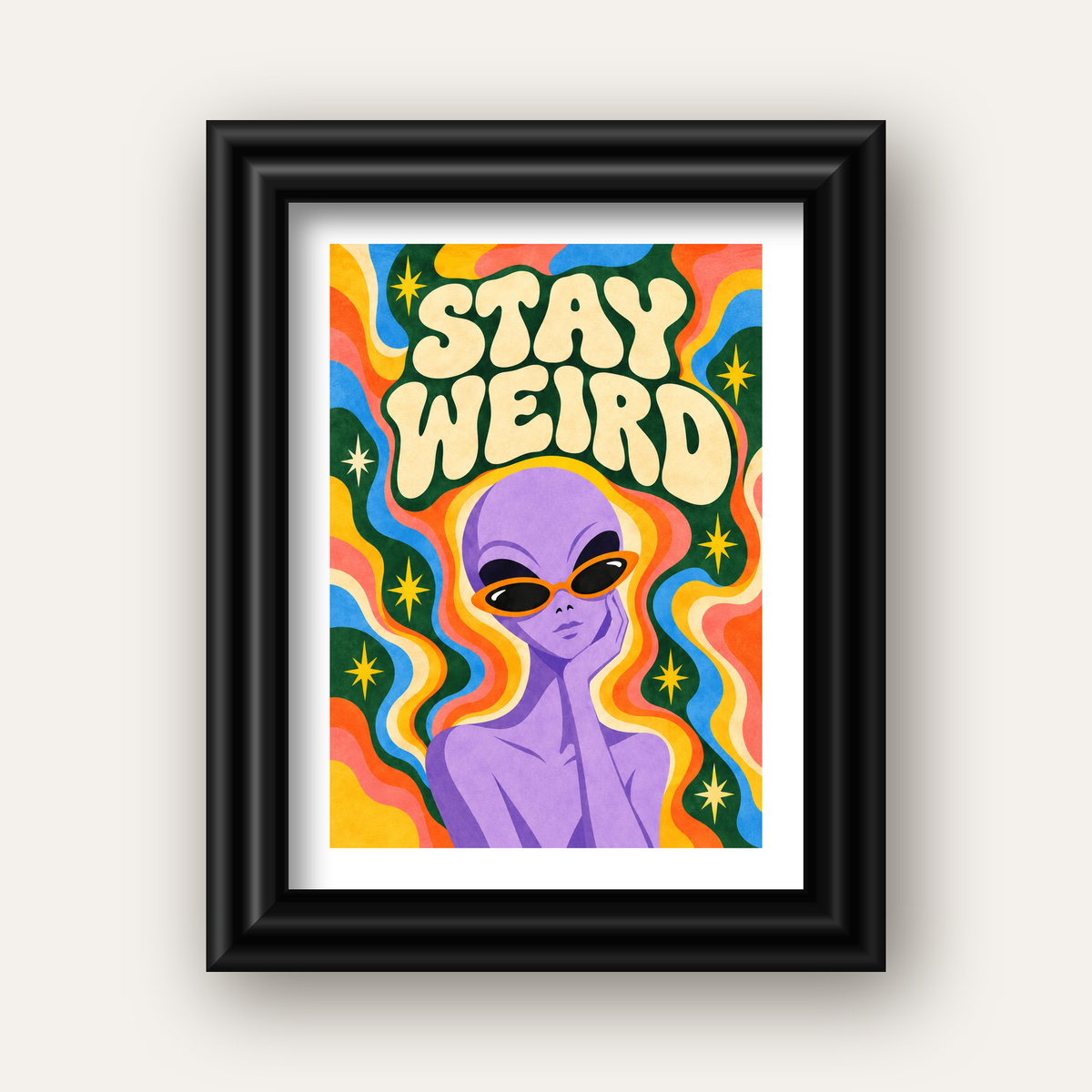 Retro Psikedelik Uzaylı Poster – Stay Weird Dijital Duvar Sanatı — siyah galeri çerçeveli paspartulu
