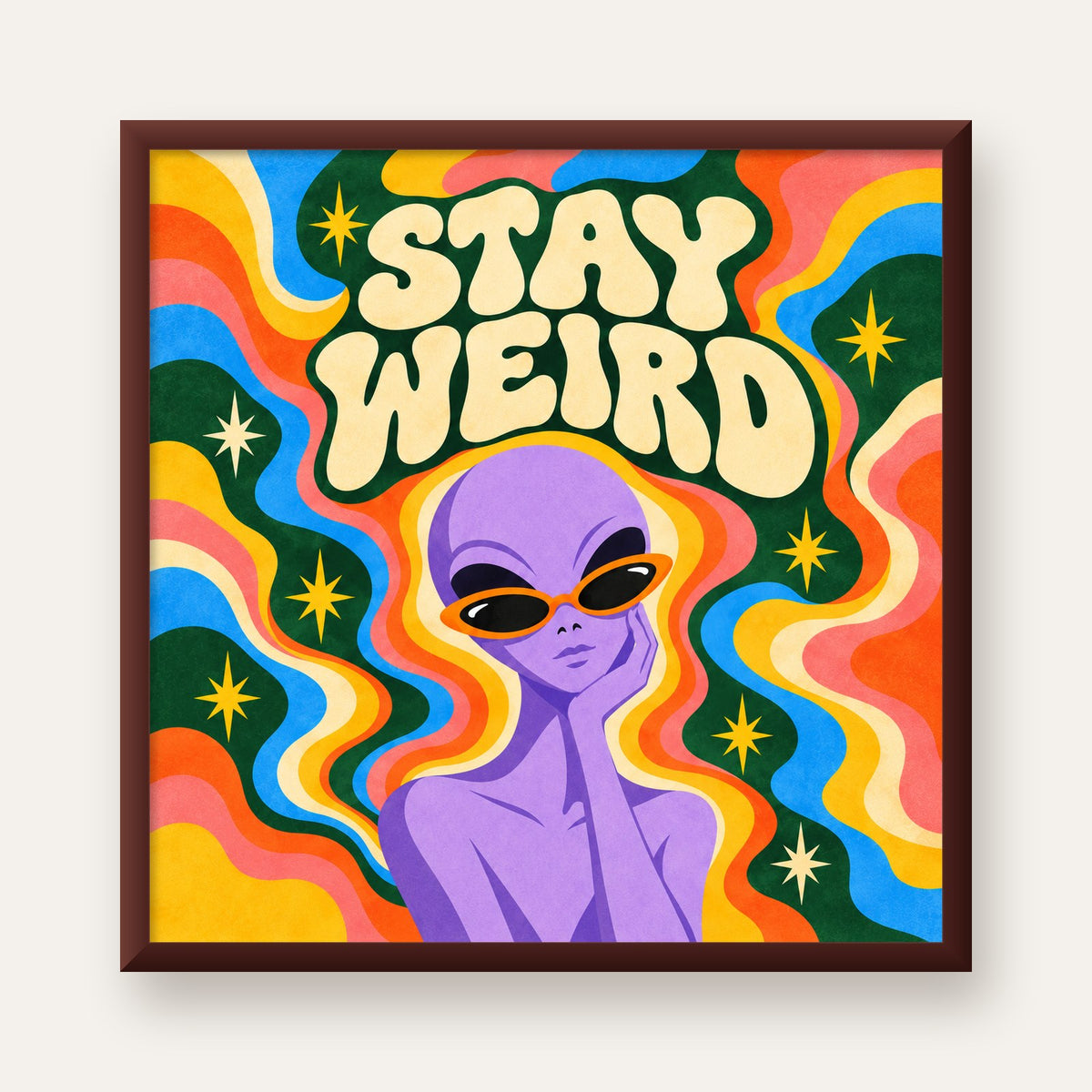Retro Psikedelik Uzaylı Poster – Stay Weird Dijital Duvar Sanatı — ceviz çerçeveli
