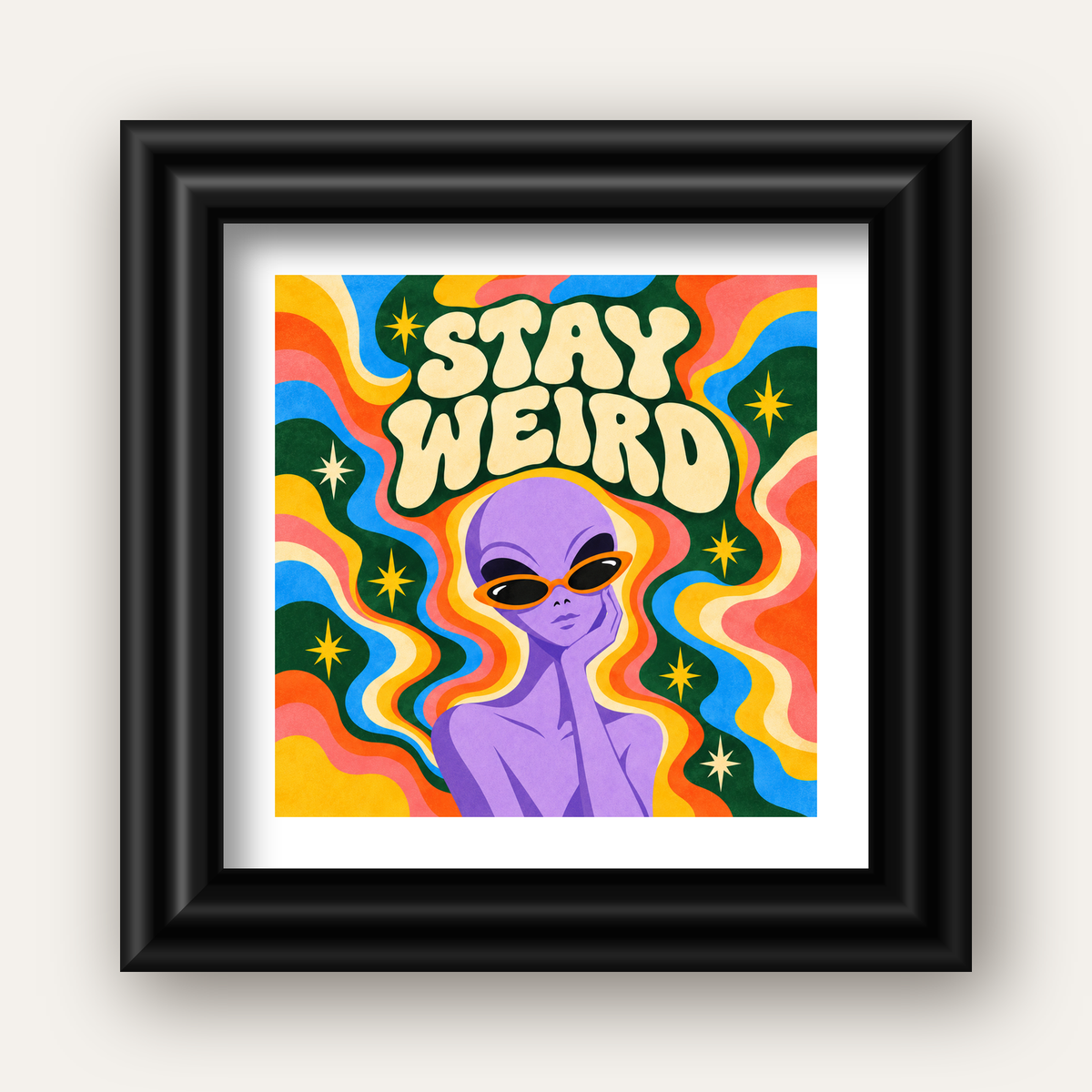 Retro Psikedelik Uzaylı Poster – Stay Weird Dijital Duvar Sanatı — siyah galeri çerçeveli paspartulu