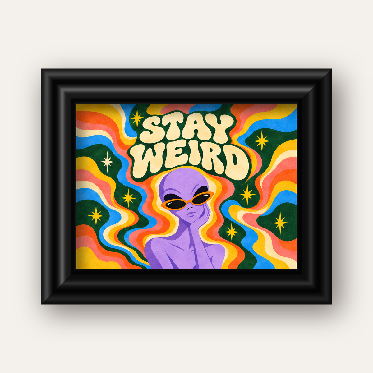 Retro Psikedelik Uzaylı Poster – Stay Weird Dijital Duvar Sanatı — siyah galeri çerçeveli
