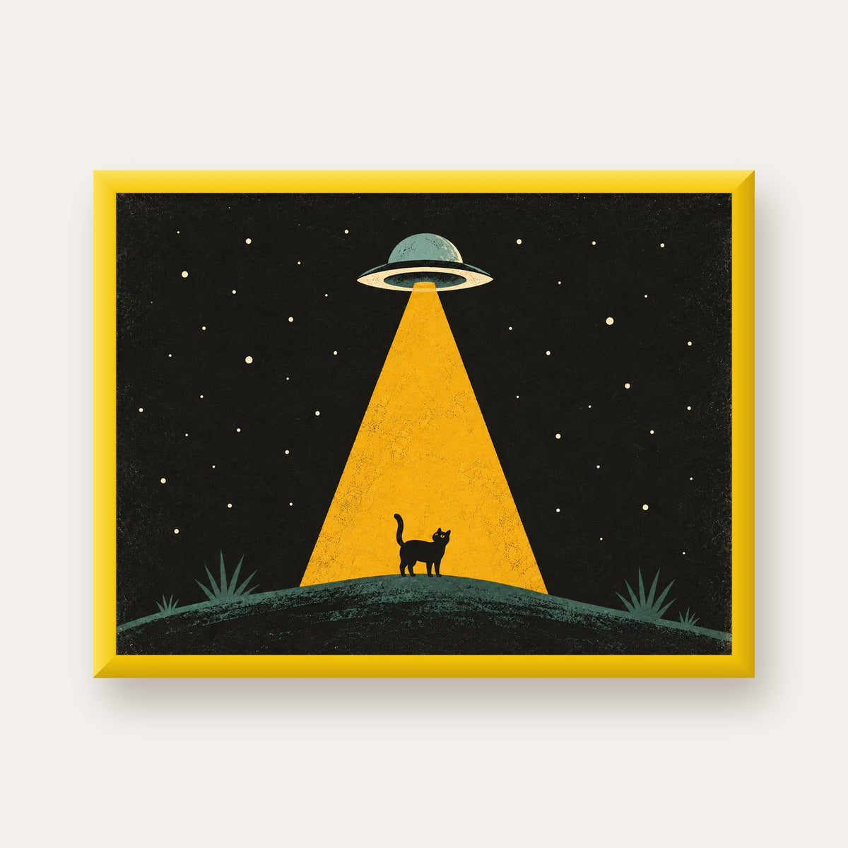 Uzaylı ve Kedi Silüetli Dijital Poster – Gece Gökyüzü Tasarımı — sarı çerçeveli
