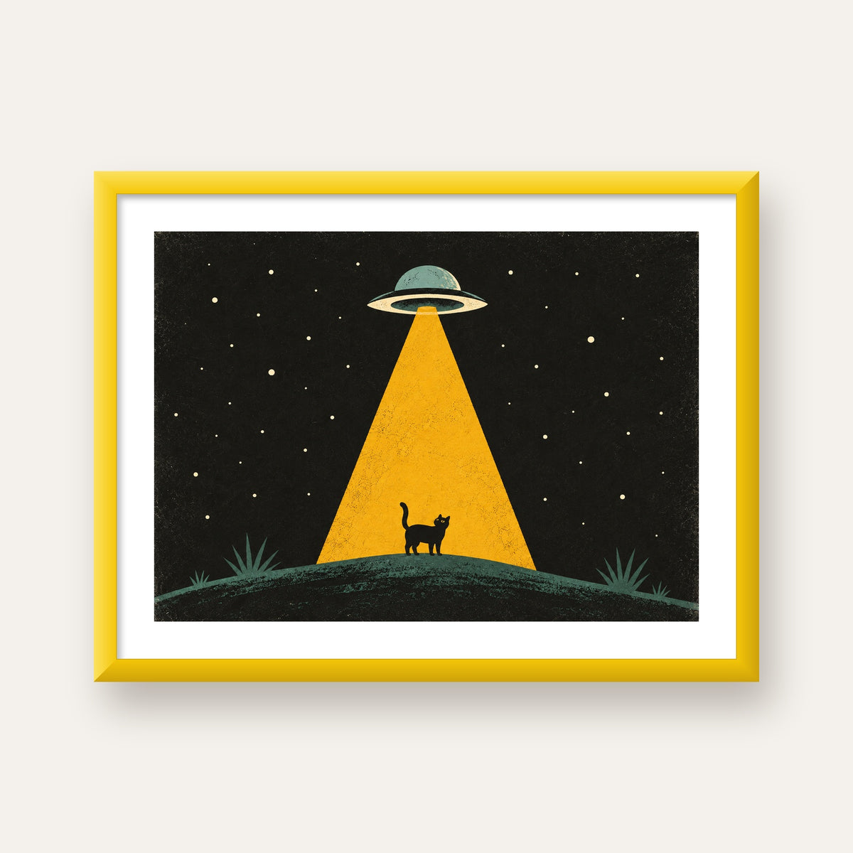 Uzaylı ve Kedi Silüetli Dijital Poster – Gece Gökyüzü Tasarımı — sarı çerçeveli paspartulu