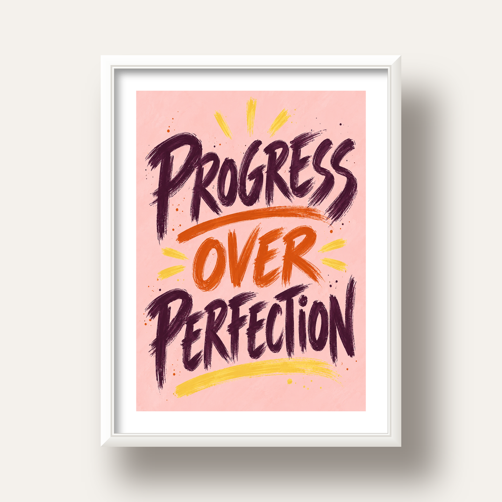 Progress Over Perfection İlham Verici Tipografi Poster — beyaz derin çerçeveli paspartulu