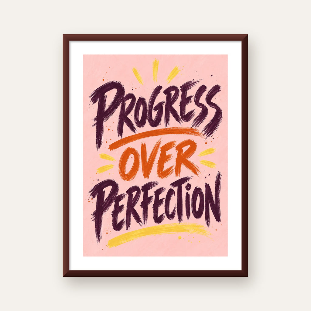 Progress Over Perfection İlham Verici Tipografi Poster — ceviz çerçeveli paspartulu